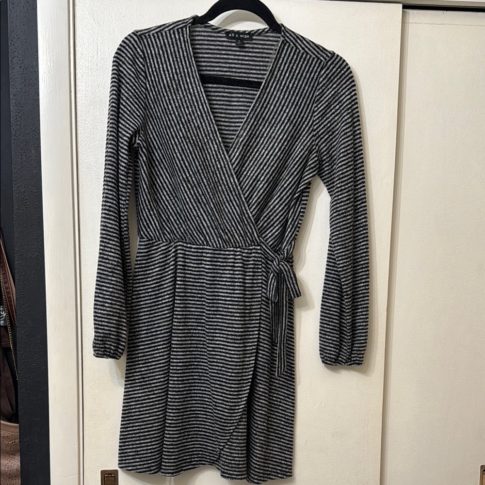 Gray Sheath Dress with Bishop Sleeves and V-Neck